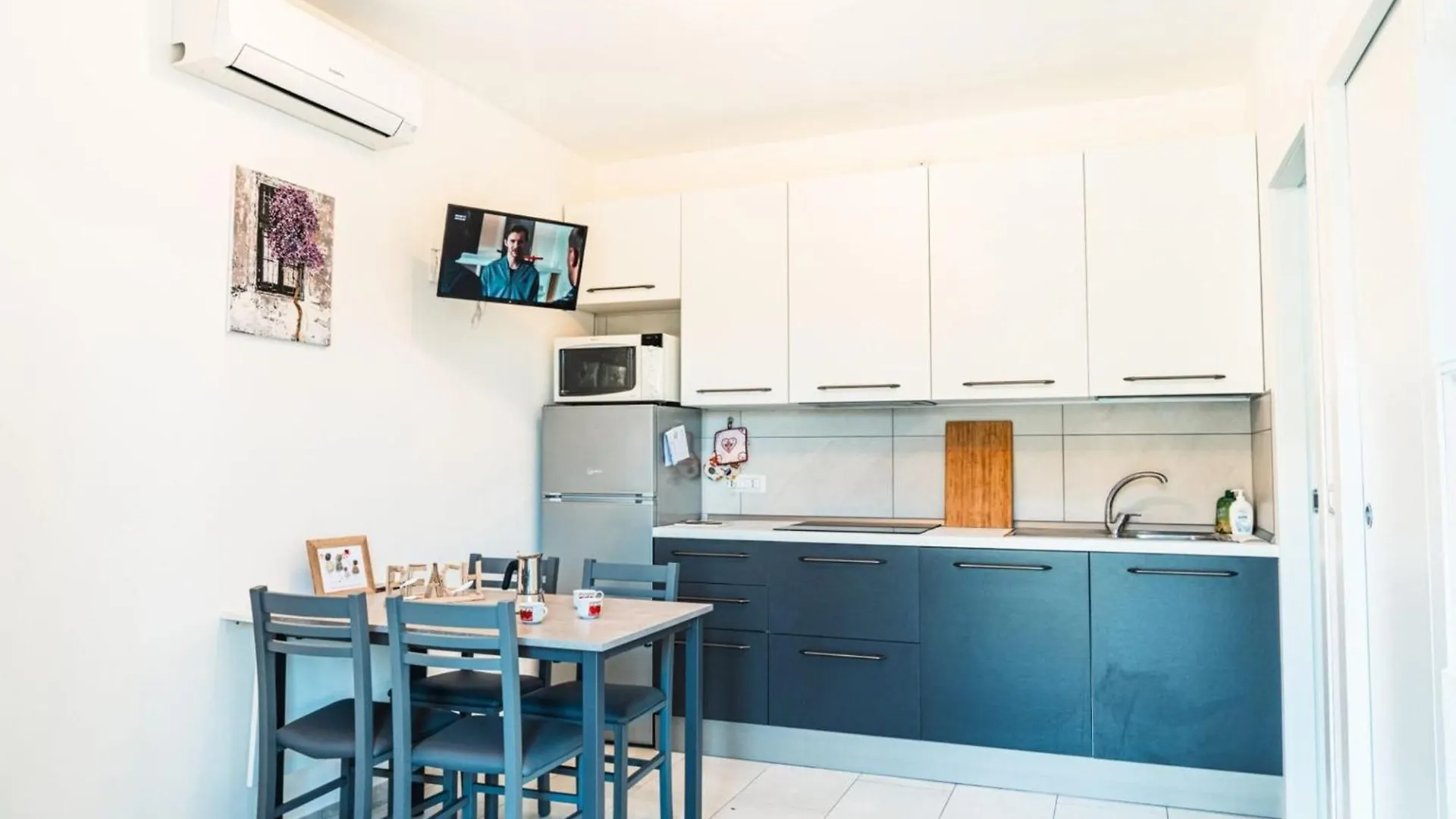 Renovated Holiday Home With Pool In Μπιμπιόνε Διαμέρισμα
